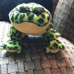 Ganz 2 Webkinz one price/ no codes
1 Gecko and 1 Bullfrog